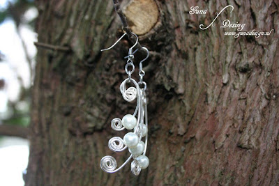 Wire jewelry earrings with beads made by Gunadesign