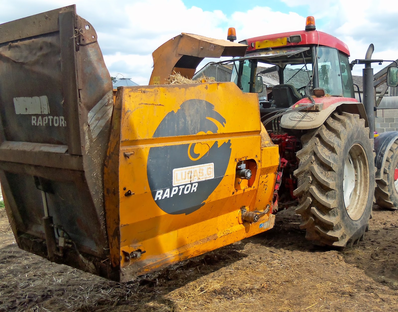 P & R Hydraulics Ltd Repairs Raptor strawbedding machine hydraulic