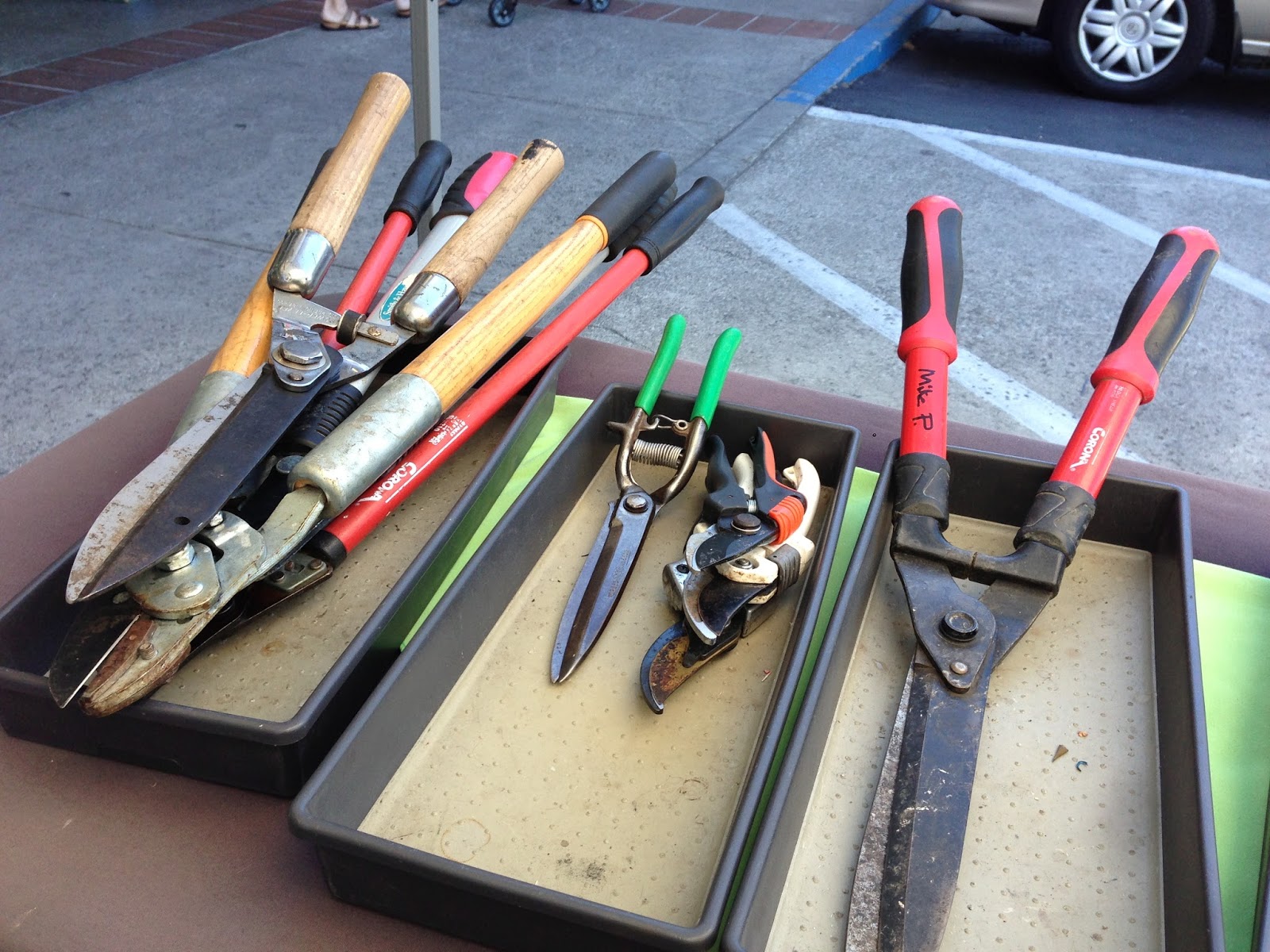 Mobile Knife Sharpening / Knife Sales Garden Tool and Chisel