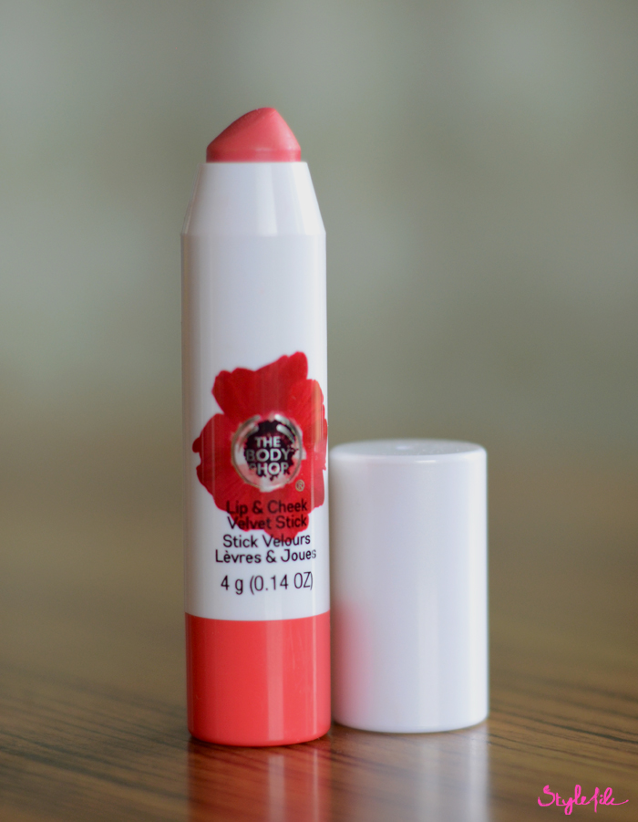 The Body Shop Lip & Cheek Velvet Stick comes packaged as a retractable crayon in a coral pink colour, gives a a stain of colour to the face