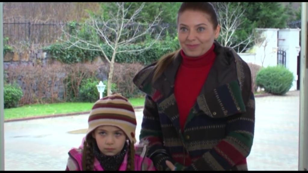 Elif odcinek 284: Nurten przyprowadza Elif do rezydencji! Arzu odwiedza Selima w więzieniu! [Streszczenie + Zdjęcia]