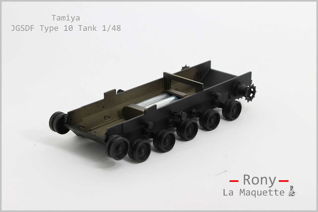 JGSDF Type 10 Tank de Tamiya 1/48. Réalisation du caisson inférieur du char Type 10 de Tamiya