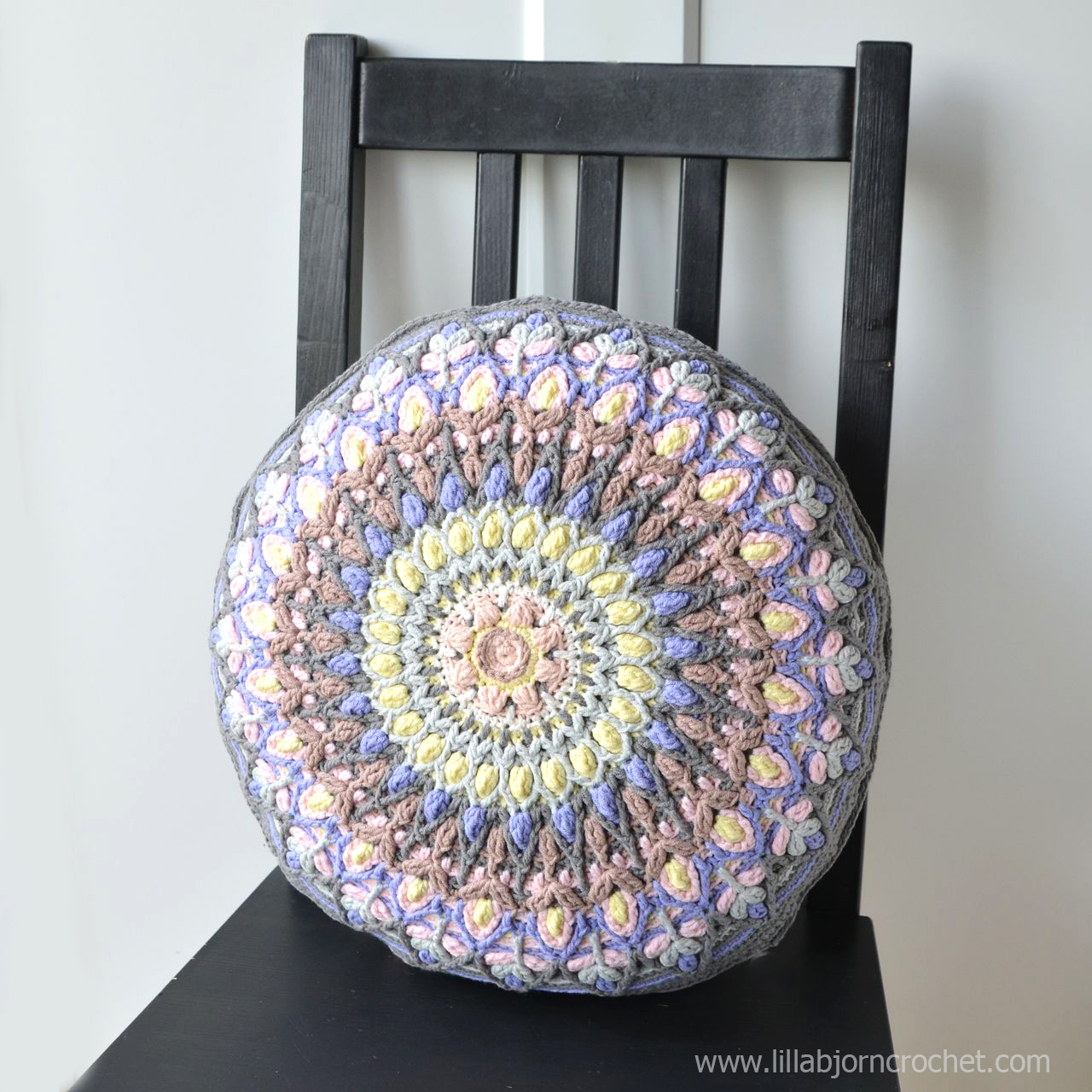 Spanish Mandala was inspired by ceramic handmade plates. Overlay crochet pattern by Lilla Bjorn Crochet