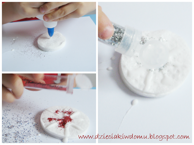 ozdoby na choinke płatki śniegu z płatków kosmetycznych dla dzieci ozdoby na choinke płatki śniegu z płatków kosmetycznych dla dzieci