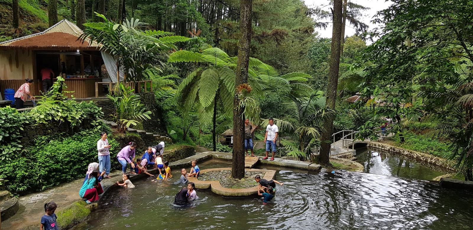 Wisata Indonesia: Jelajah Majalengka Bagian 3: Curug Cipeuteuy dan