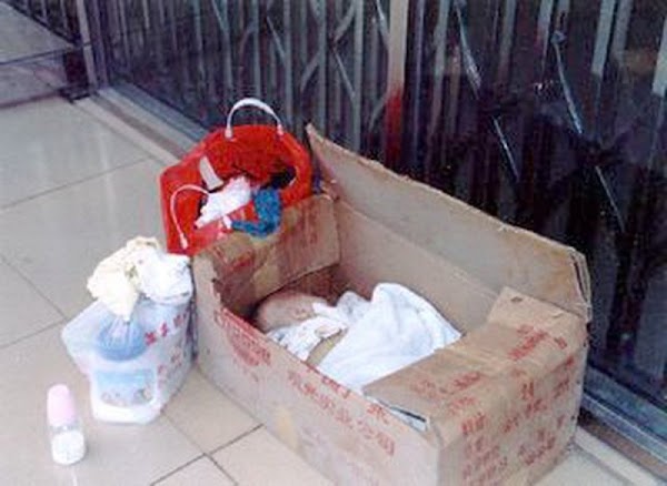 Sus padres querían un niño y la abandonaron por ser mujer Sus padres querían un niño y la abandonaron por ser mujer