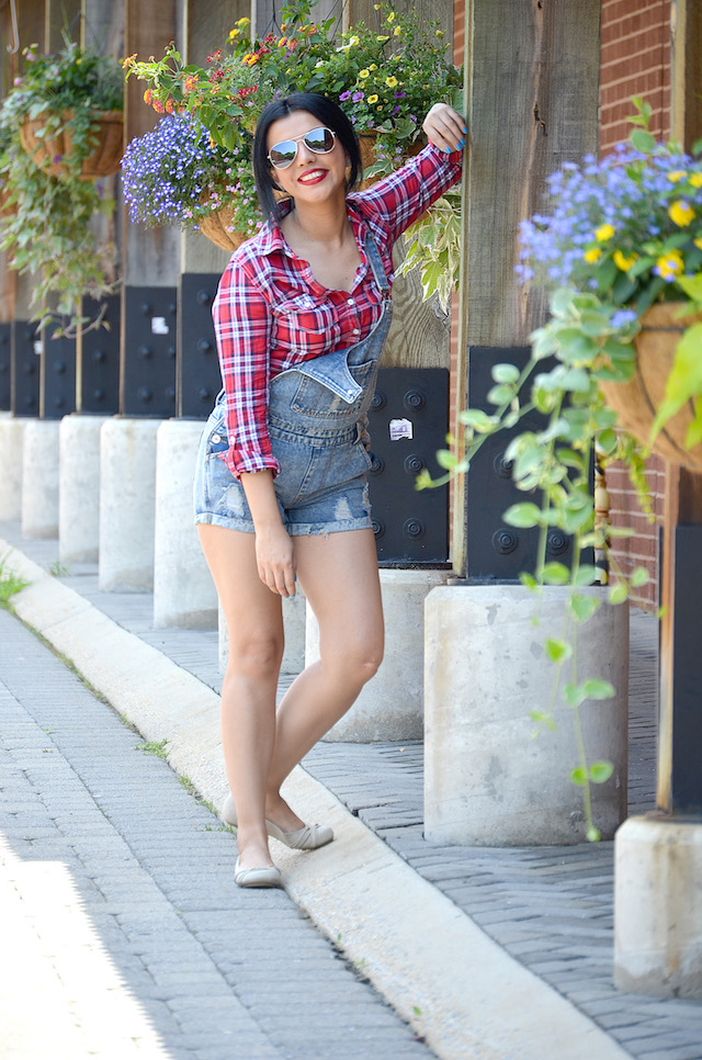 How to wear a ripped denim overall? Wearing: Overall/ Overol: SheIn Tshirt/Camisa: Aéropostale Shoes/Zapatos: Route 66-Country Outfit