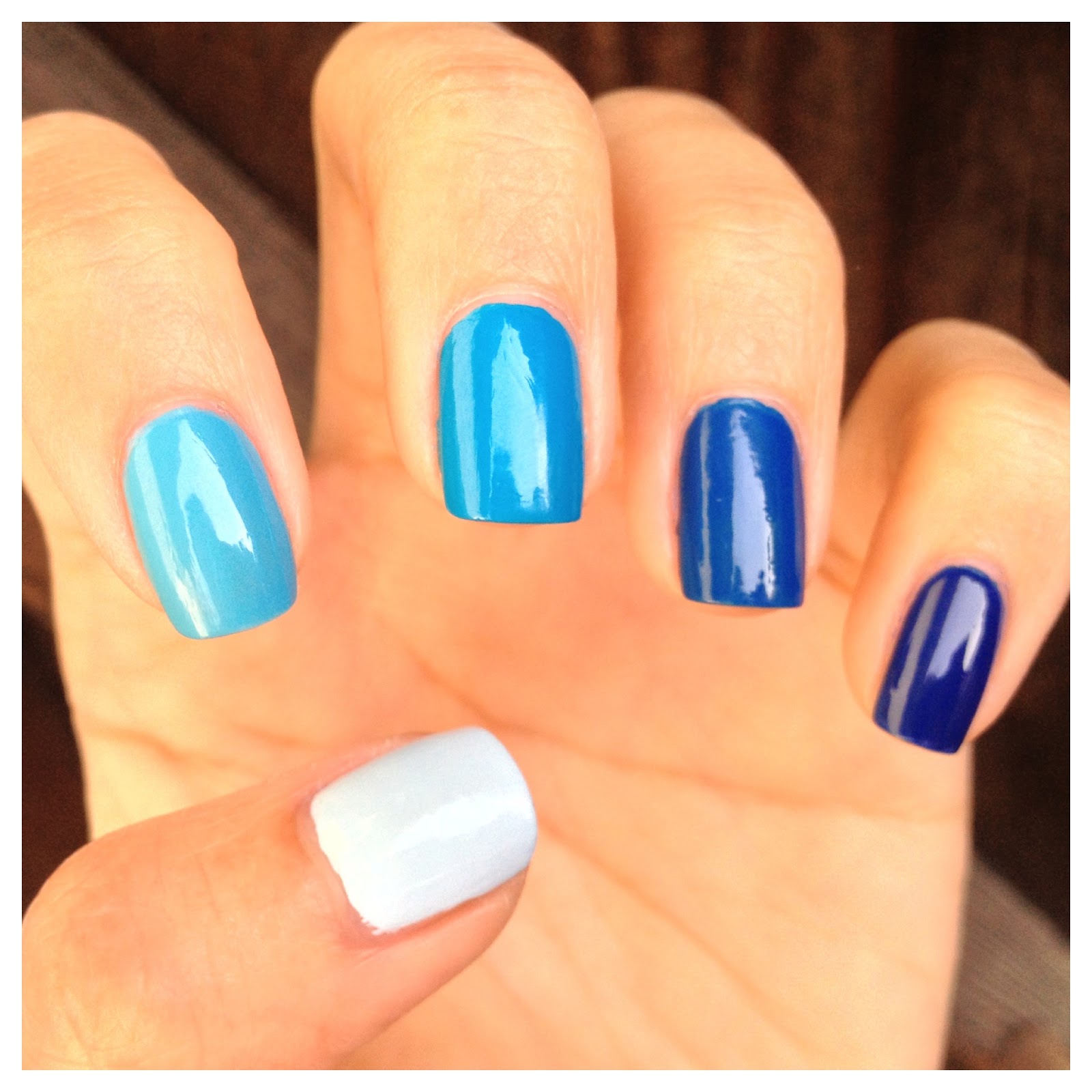 What I Blog About When I Blog About Books: NOTD: Blue Ombre Nails
