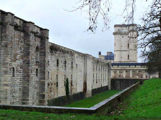 Exposition Noir Eclair Zevs Château de Vincennes CMN monument historique