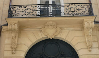 Balcon du 97 rue du Bac à Paris
