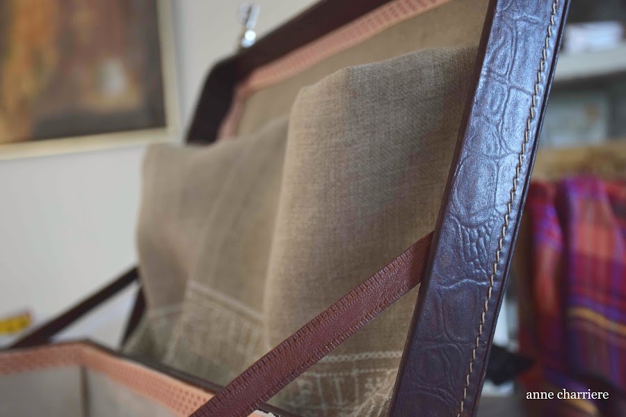 www.annecharriere.com, forrar, tapizar antigua maleta, maleta de los 50,