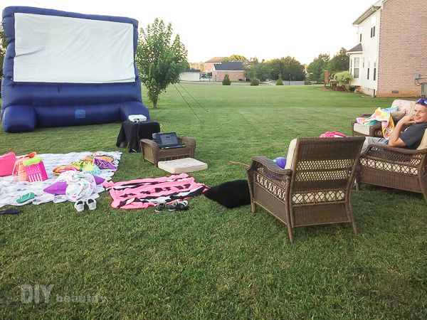 Birthday party for tween girl with outdoor movie | DIY beautify