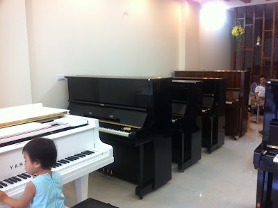 Hình ảnh showroom cửa hàng của piano Fun mua piano