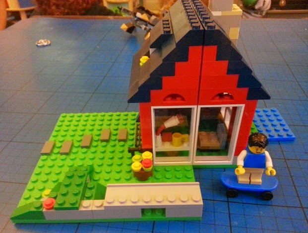 LEGO Creator 31009 tiny skateboarders cottage