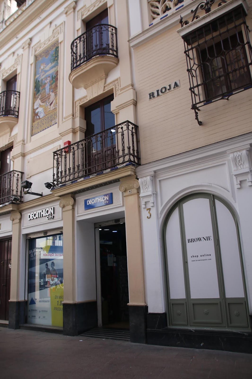 curiosa Sevilla Calle Rioja