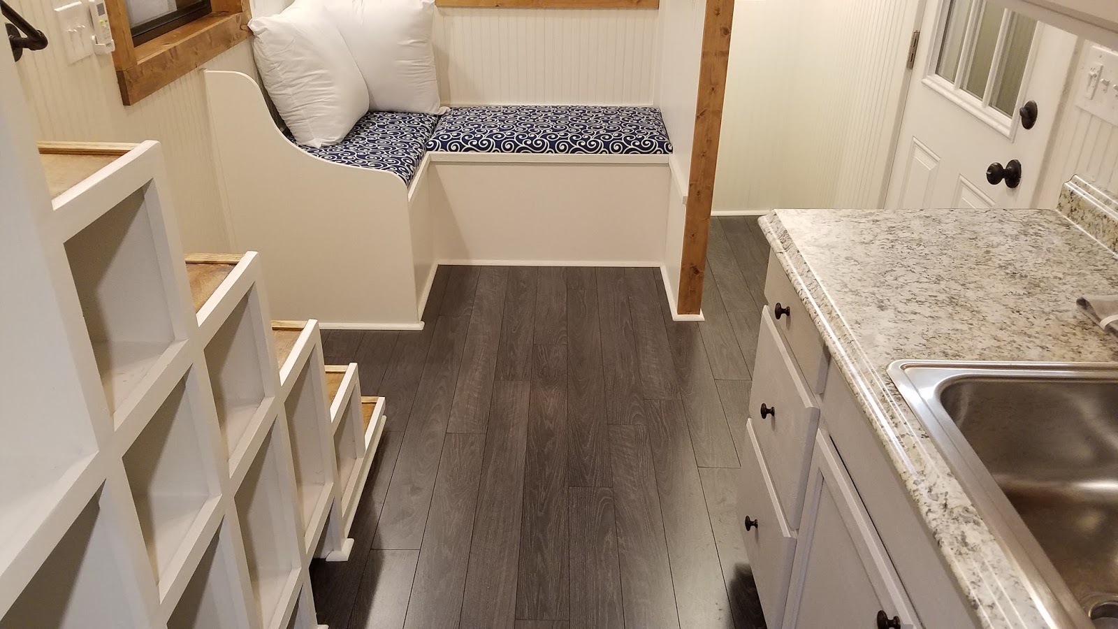 Fort Worth Tiny House (160 Sq Ft) [ TINY HOUSE TOWN ]