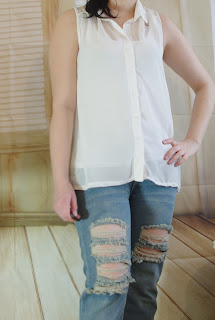 Outfit Ripped Jeans & Chiffon Top