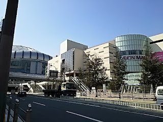 京セラドーム大阪(右下は阪神ドーム前駅)