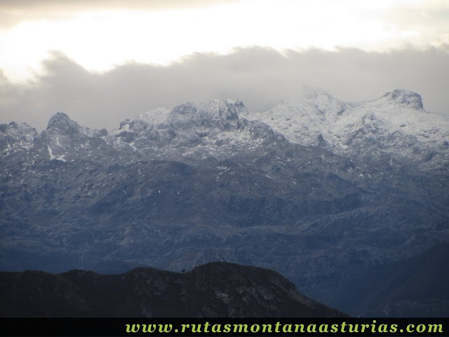 Vista de la Torre de los Traviesos desde Alto del Torno