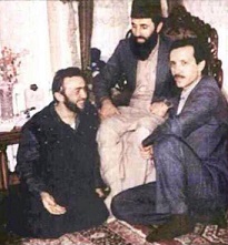 صورة قديمة : أردوغان والغنوشي تحت أقدام حكمتيار 