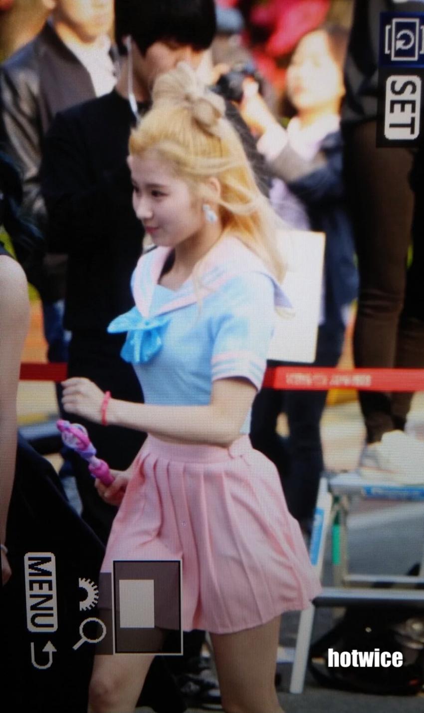 오늘 뮤비의상 입은 트와이스 출근길 | 인스티즈