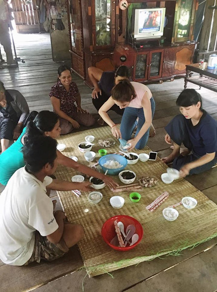 Angela Phuong Trinh bo pho len rung song voi nguoi dan toc - Anh 3