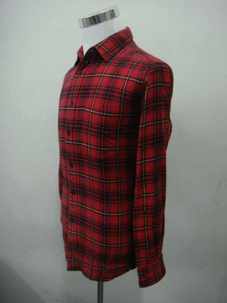YouNG BLoOd bUndLE: kemeja flannel uniqlo kotak2 merah(SOLD)