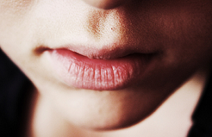Tips Cara Mengatasi Bibir Kering Dan PecahPecah  MazMuiz