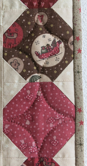 Christmas quilt - Rolling Stone traditional block - Lynette Anderson collections