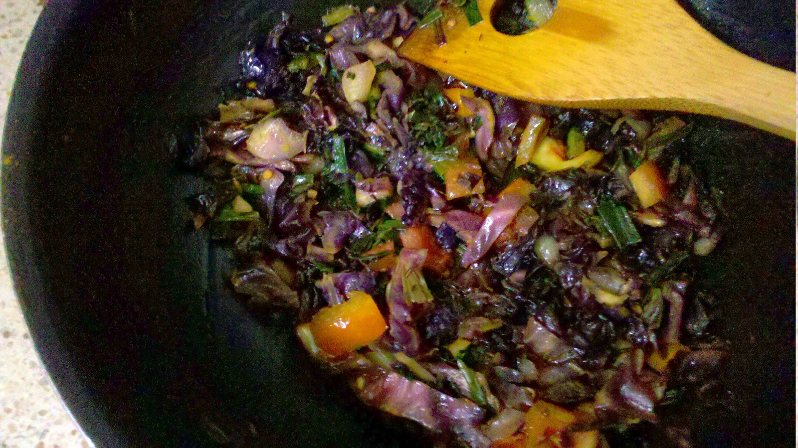 Purple cabbage with spring onion