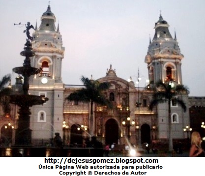 Catedral de Lima Foto de la Catedral de Lima (Iglesia Mayor del Perú). Foto de la Catedral tomada de noche por Jesus Gómez