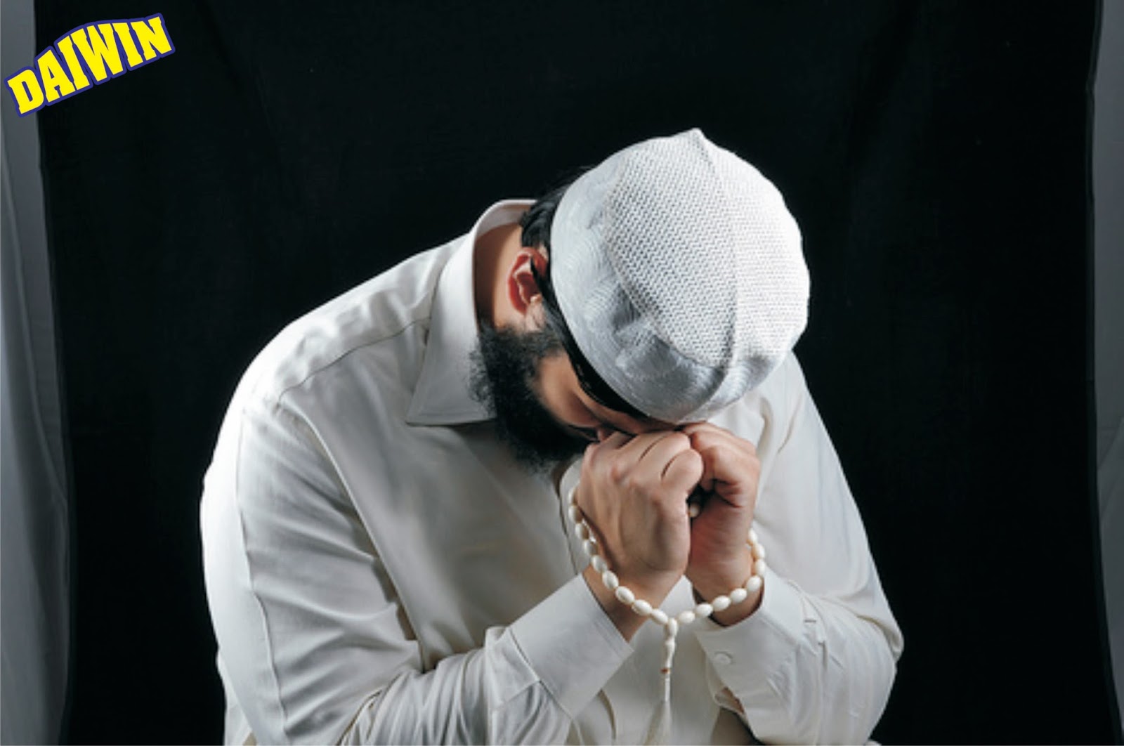 Профессия мусульманина. Мужчина в Исламе. Мусульманин молится. Мусульман человек. Верующий мусульманин.