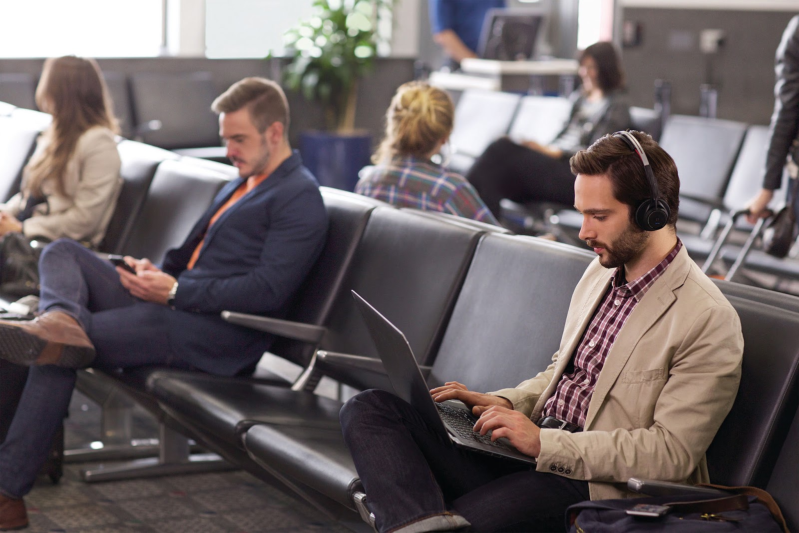 Amazing Facts How to use Free WiFi at Airports around the World