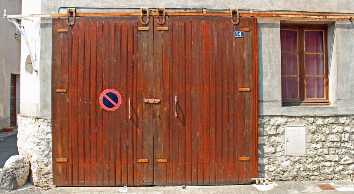 wcs: Old wooden doors