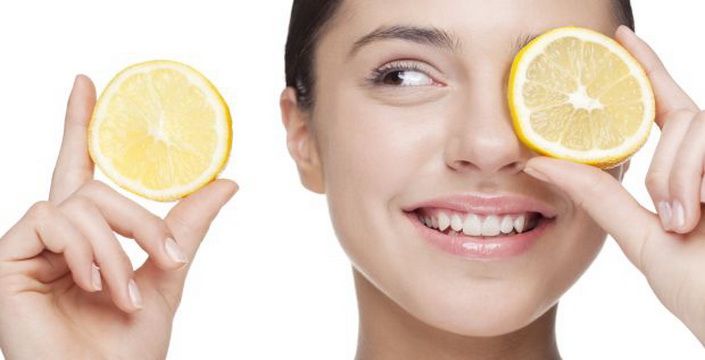 بالليمون قولي ودعاً للهالات السوداء والبقع 1lemon-for-face1-705x360