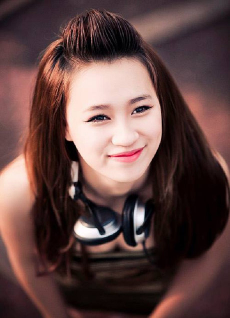 Bí kíp tạo tóc mái lệch phồng đẹp mê hồn cho bạn gái không cần ra tiệm - Ảnh 8 Bi kip tao toc mai lech phong dep me hon cho ban gai khong can ra tiem - Anh 8