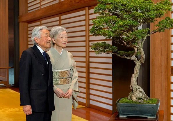 The Imperial Household Agency published the new photos of Empress Michiko and Emperor Akihito. Princess Masako