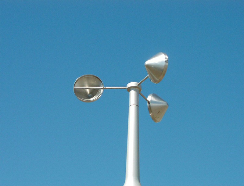 Ветер измерение скорости и направления ветра. Анемометр метеорологические приборы. Приборы для измерения скорости и направления ветра. Анемометр для измерения скорости ветра. Прибор для измерения направления ветра.