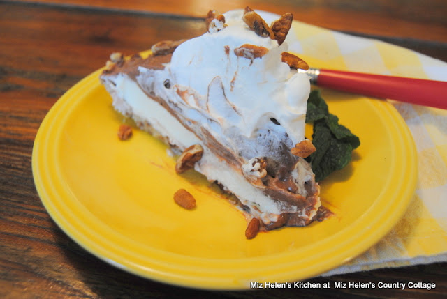 Texas Mud Pie at Miz Helen's Country Cottage