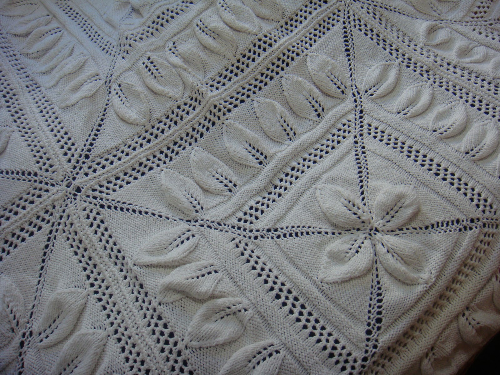 tatknitcat Knitted raised leaf patterns