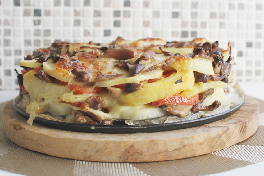 Przepis na zapiekankę alla pizzaiola — przygotowanie krok po kroku. Zapiekanka z ziemniakami krok po kroku.