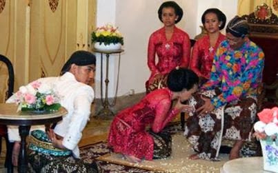 Photo for the royal wedding tayang di tv
