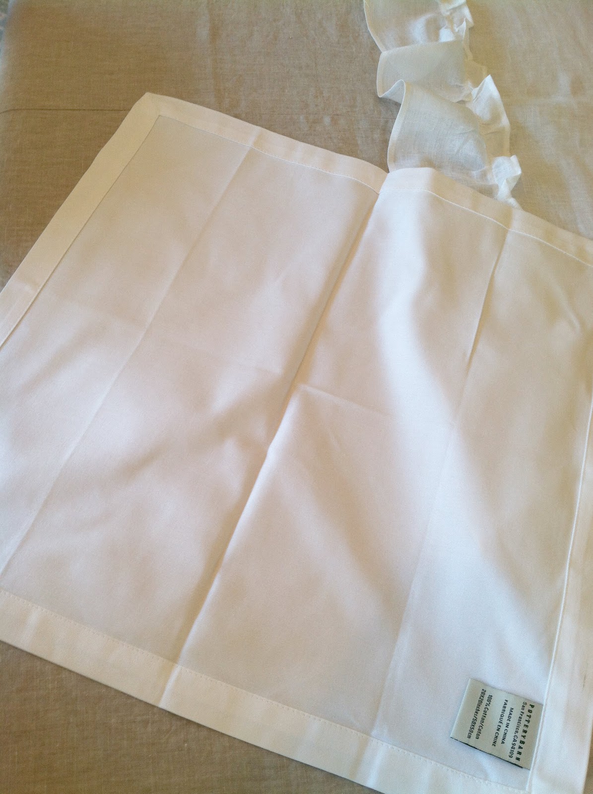 Delicious Spaces: DIY: A Fancy Napking Setting