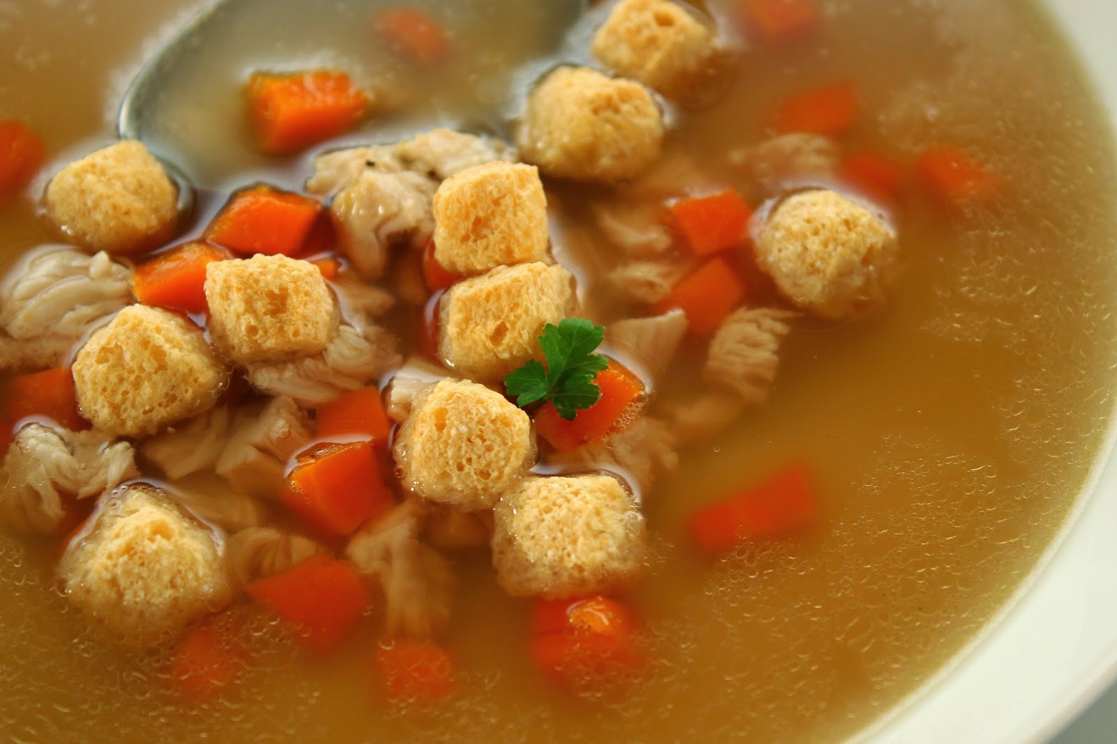 Consomé de pollo con un toque de Pedro Ximénez Cocinando con las Chachas