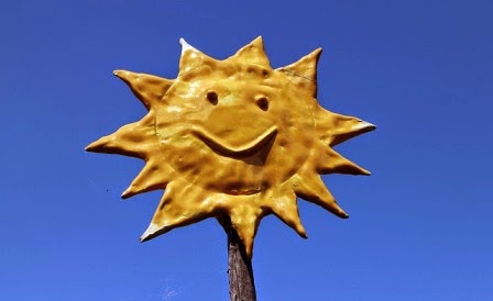 girasole disegnato su ceramica girasole che sorride