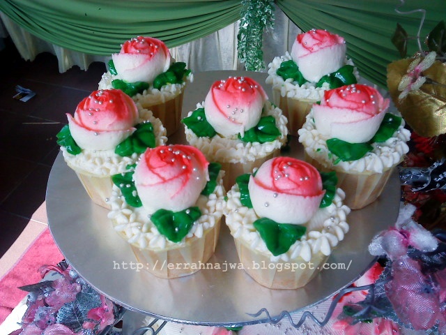 Errah Najwa Wedding Cake Theme Pink Roses