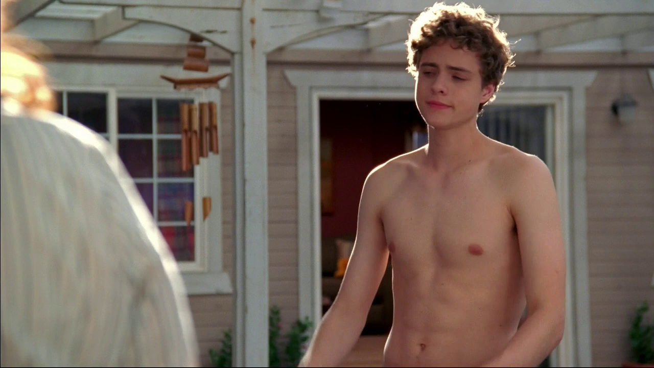The Stars Come Out To Play: Douglas Smith - Shirtless 