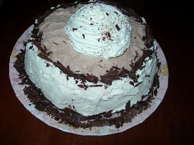 Tarta de chocolate con cúpula de nata