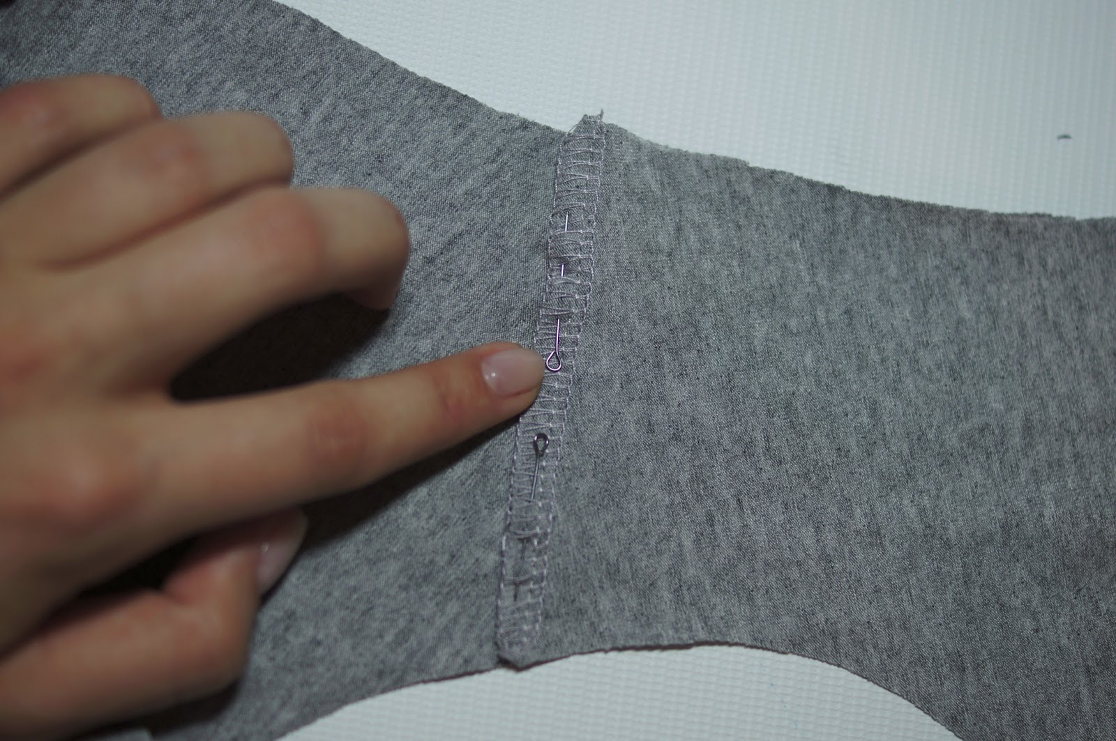 как сшить рыхлый трикотаж?. из старых рубашек. тапочки из старого свитера. переделка мужской рубашки в женскую одежду. что можно сшить легко.