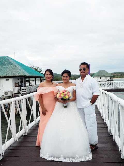 Vinatraveler S Blog Stilts Calatagan Beach Resort An Amazing Beach